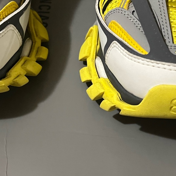 Cute and sporty worn once size 37 does not have box only bag and extra laces - Picture 4 of 7